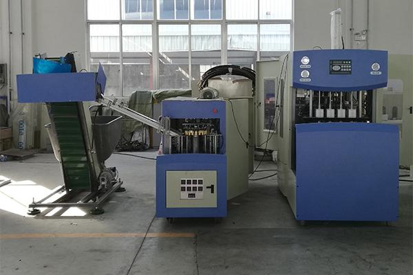 Machine de moulage par soufflage (semi-automatique)